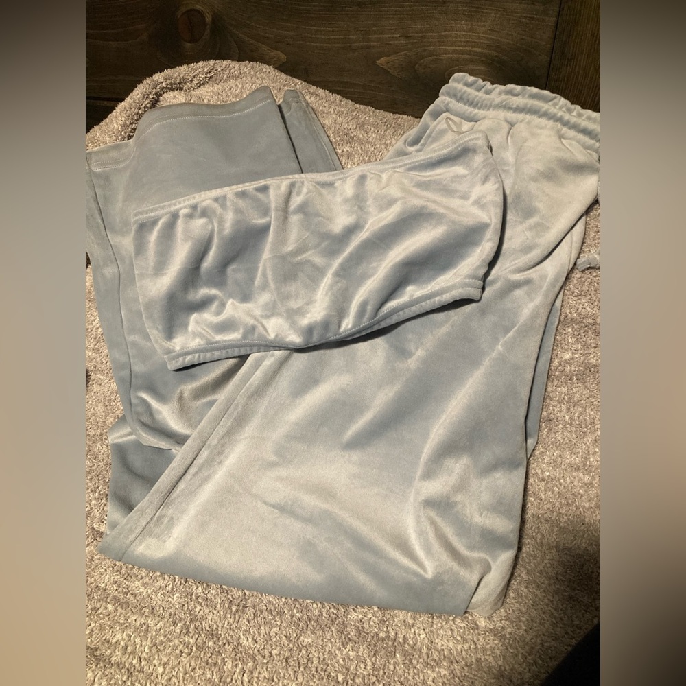 Derek Heart, X-Large in juniors, velour sweatpants and tube top set